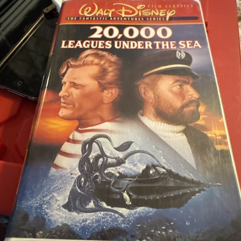 Walt Disney 20,000 Leagues Under the Sea VHS NTSC 1954 Sci-Fi Adventure